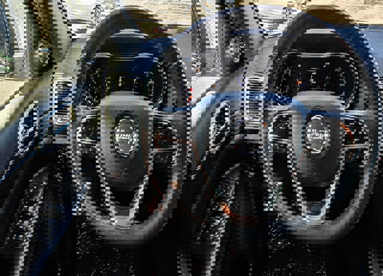 Used 2019 Jeep Grand Cherokee Altitude image 31