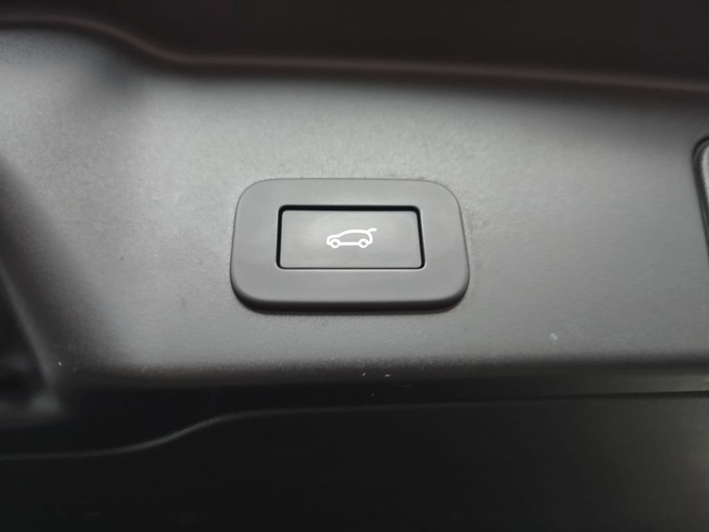 Used 2024 Land Rover Range Rover Evoque Dynamic SE AWD/4WD image 16