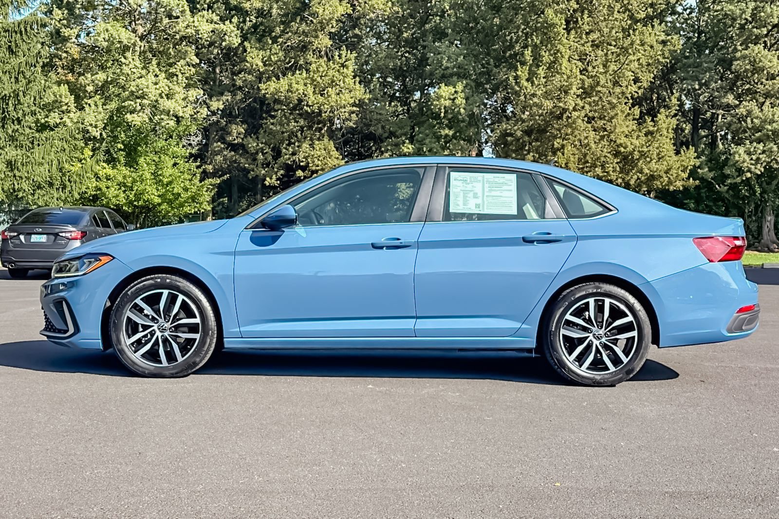 Used 2025 Volkswagen Jetta SE FWD image 8