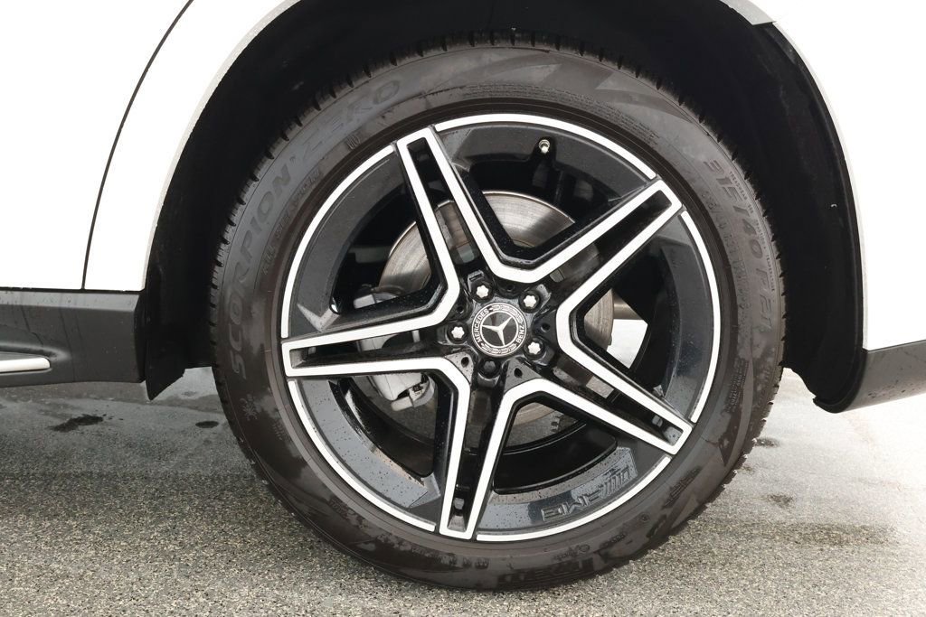 Used 2023 Mercedes-Benz GLS 580 4MATIC image 7