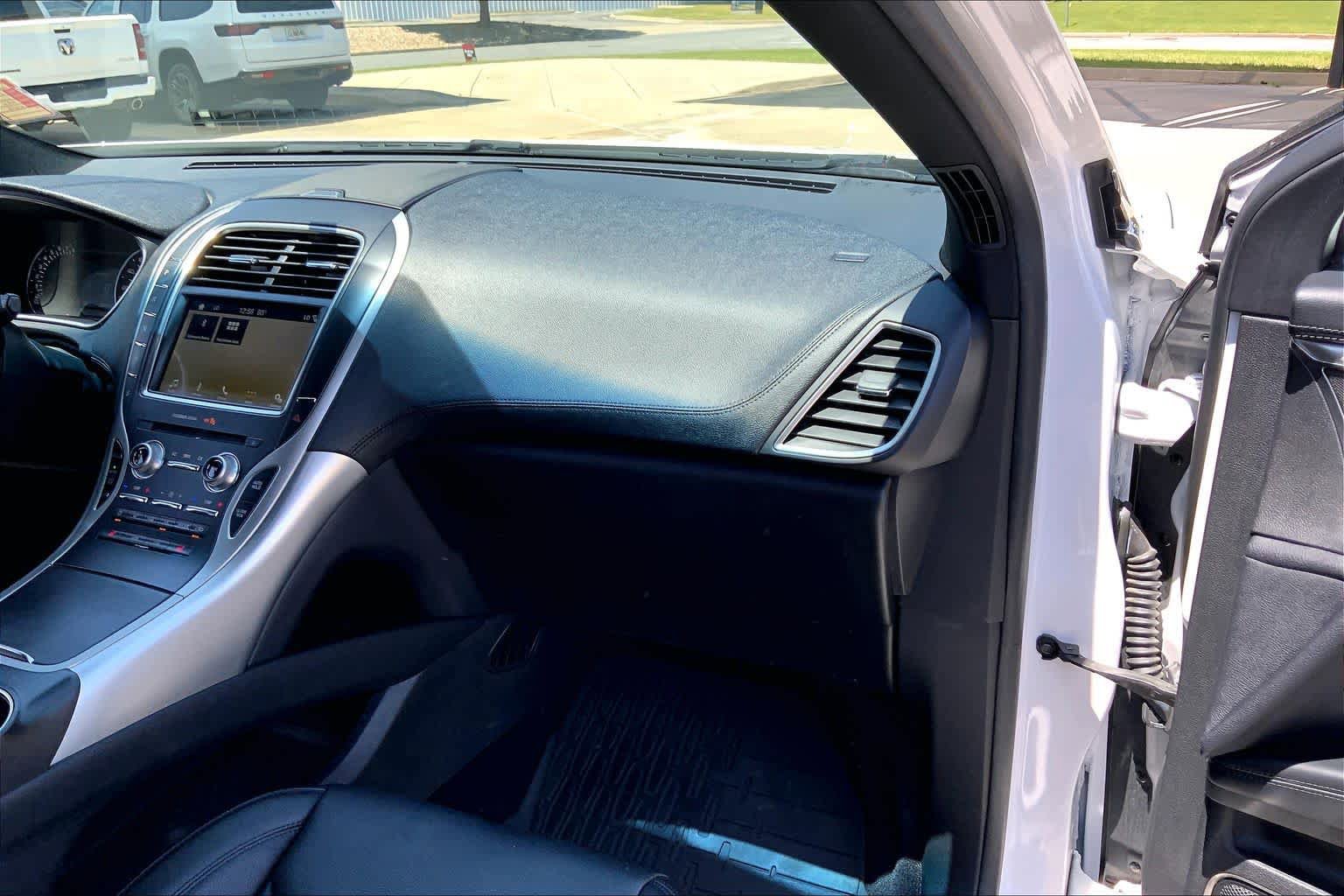 Used 2017 Lincoln MKX Premiere FWD image 18