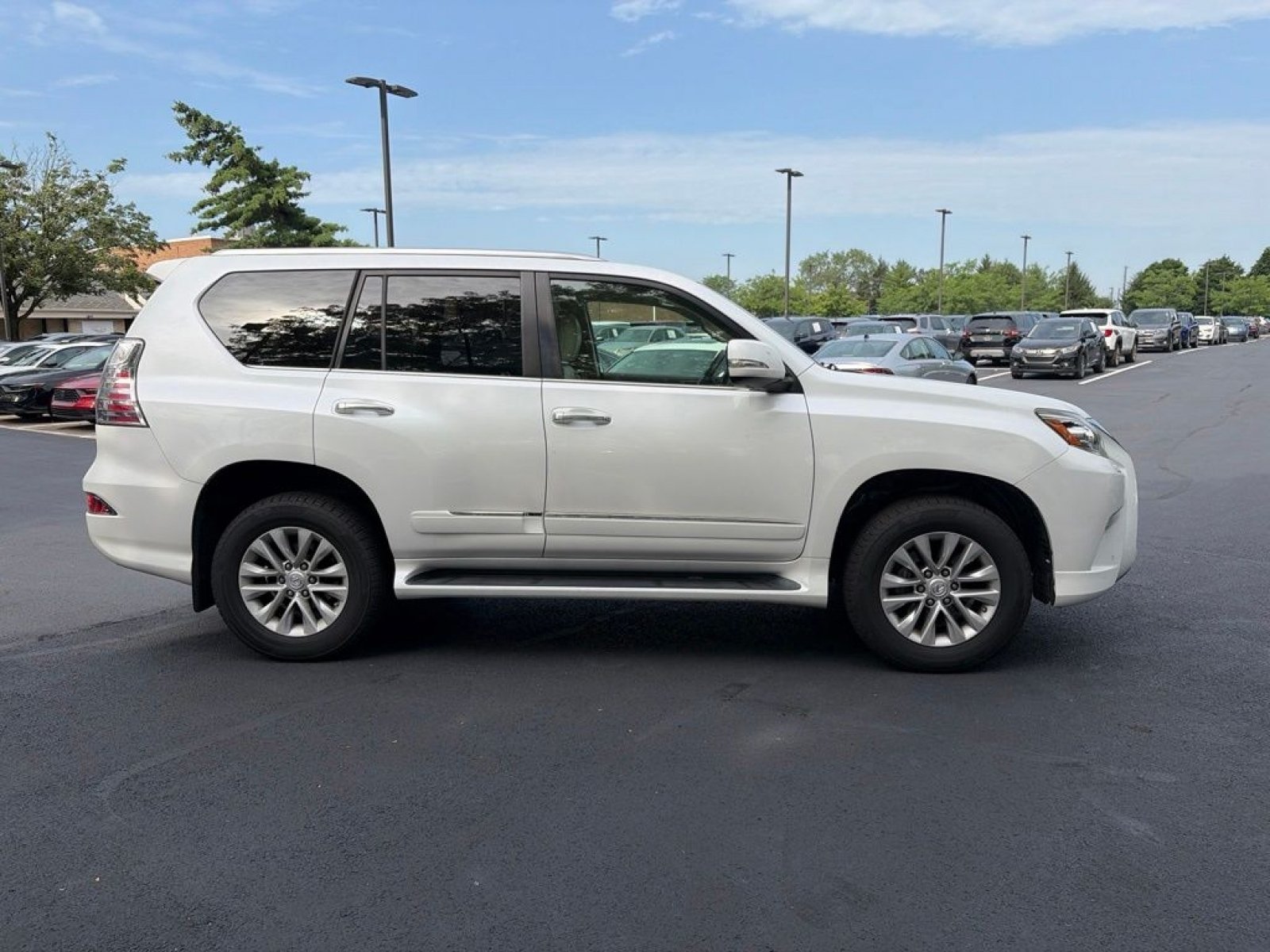 Used 2015 Lexus GX 460 w/ Premium Package AWD/4WD image 4