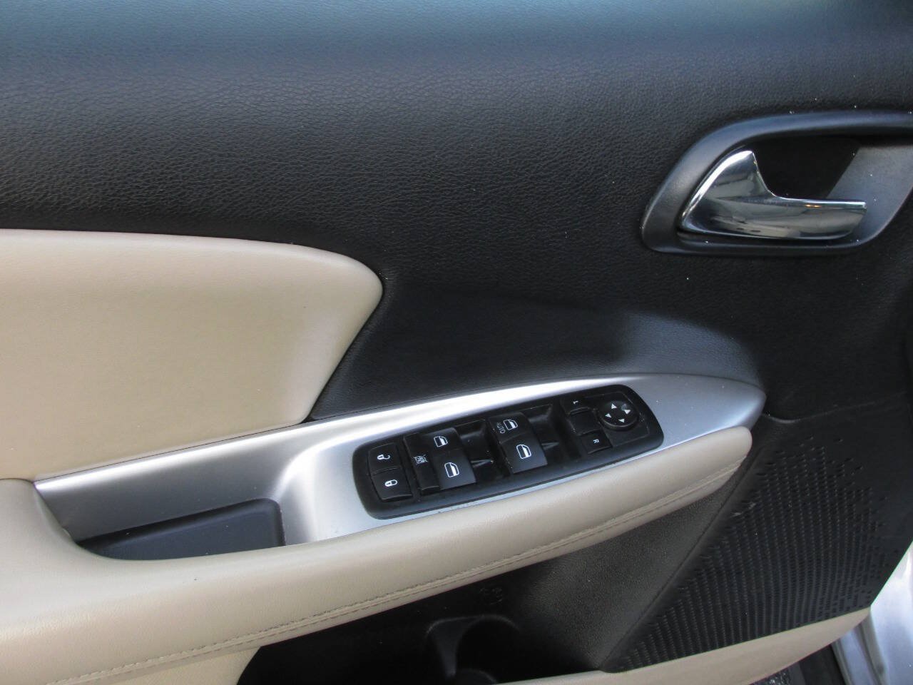 Used 2015 Dodge Journey SXT w/ Flexible Seating Group FWD image 33