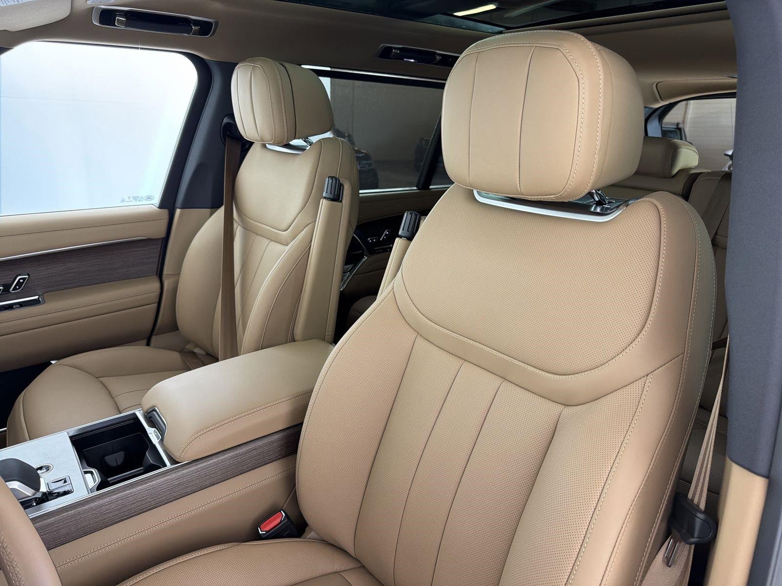 New 2026 Land Rover Range Rover Long Wheelbase SE image 24