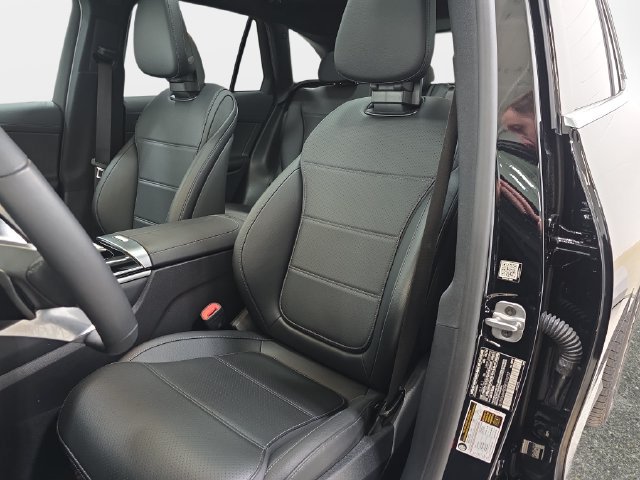 Used 2024 Mercedes-Benz GLC 300 4MATIC image 14