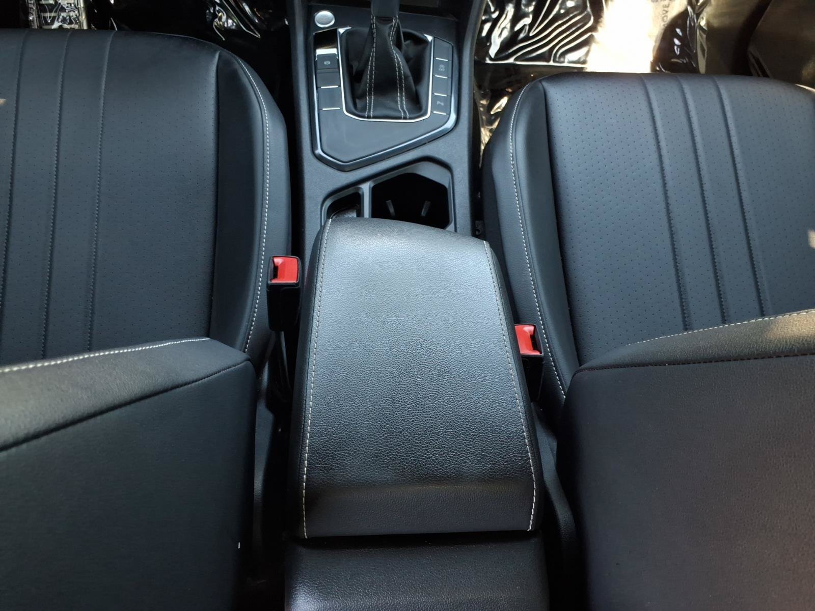 Certified 2023 Volkswagen Tiguan SE R-Line FWD image 27
