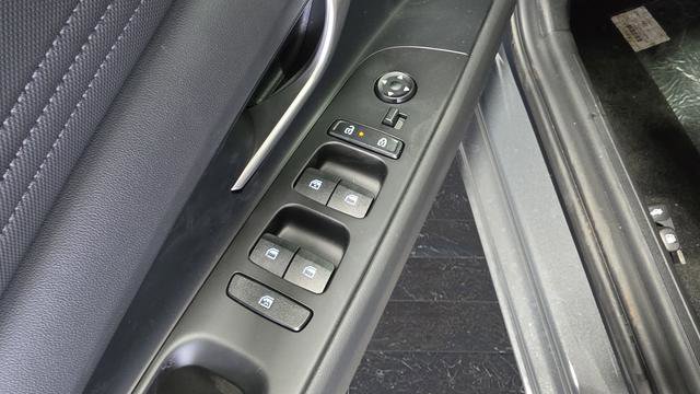 New 2026 Hyundai Elantra Limited FWD image 22