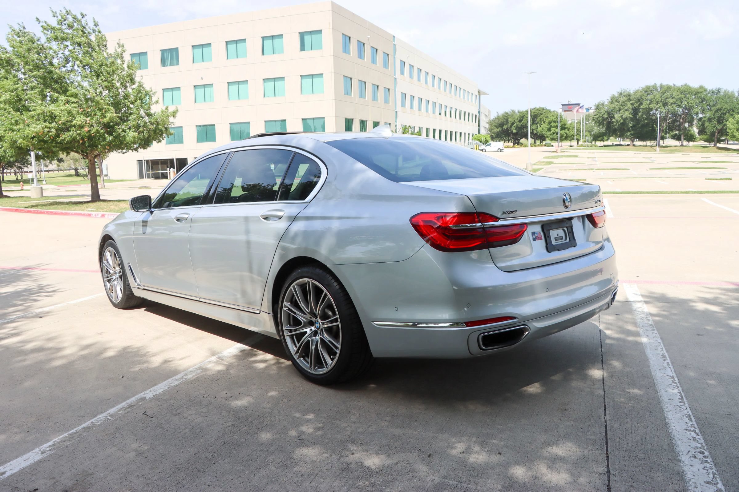 Used 2017 BMW 750i xDrive AWD/4WD image 5