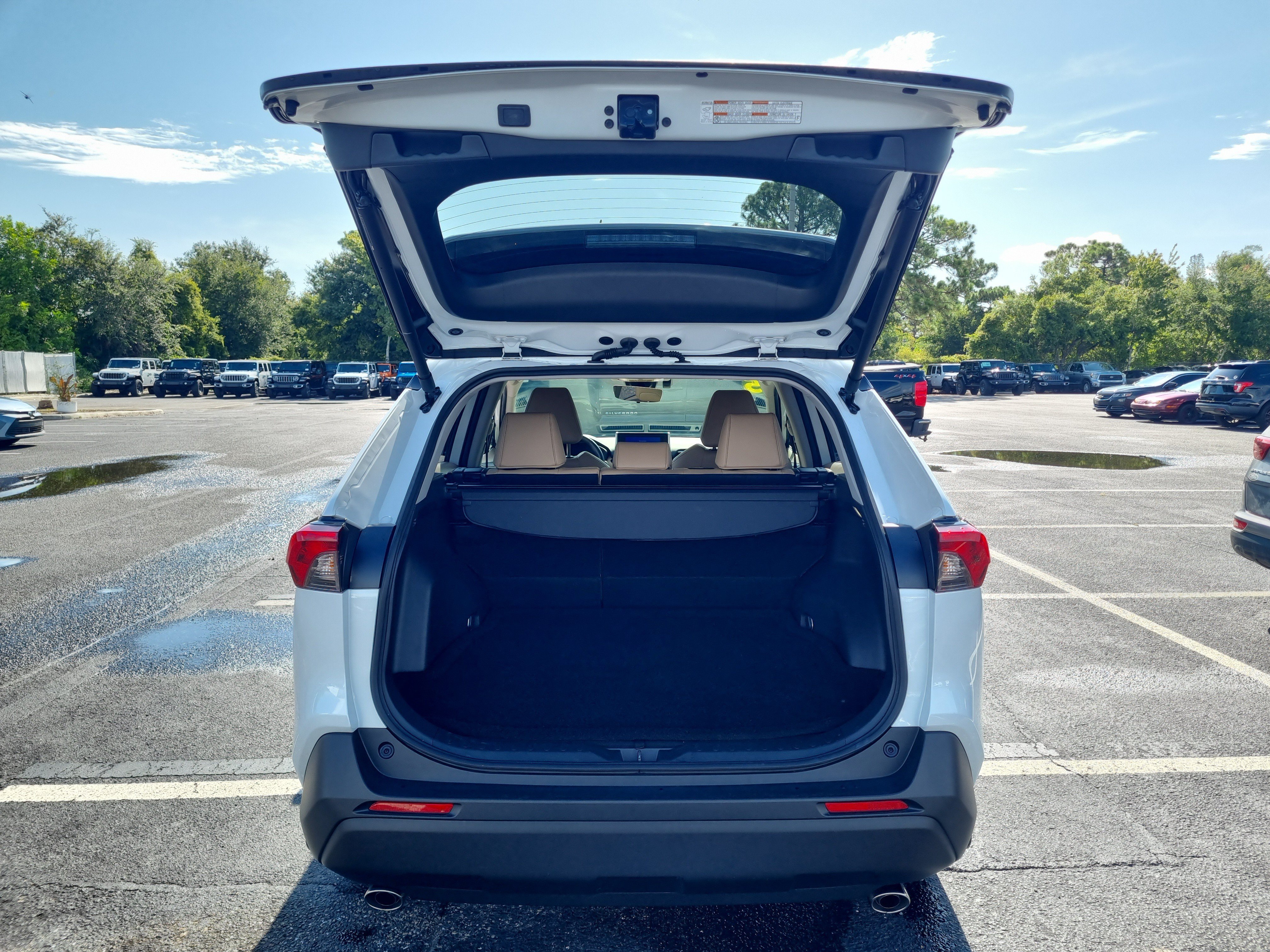Used 2025 Toyota RAV4 XLE Premium w/ Weather Package AWD/4WD image 8