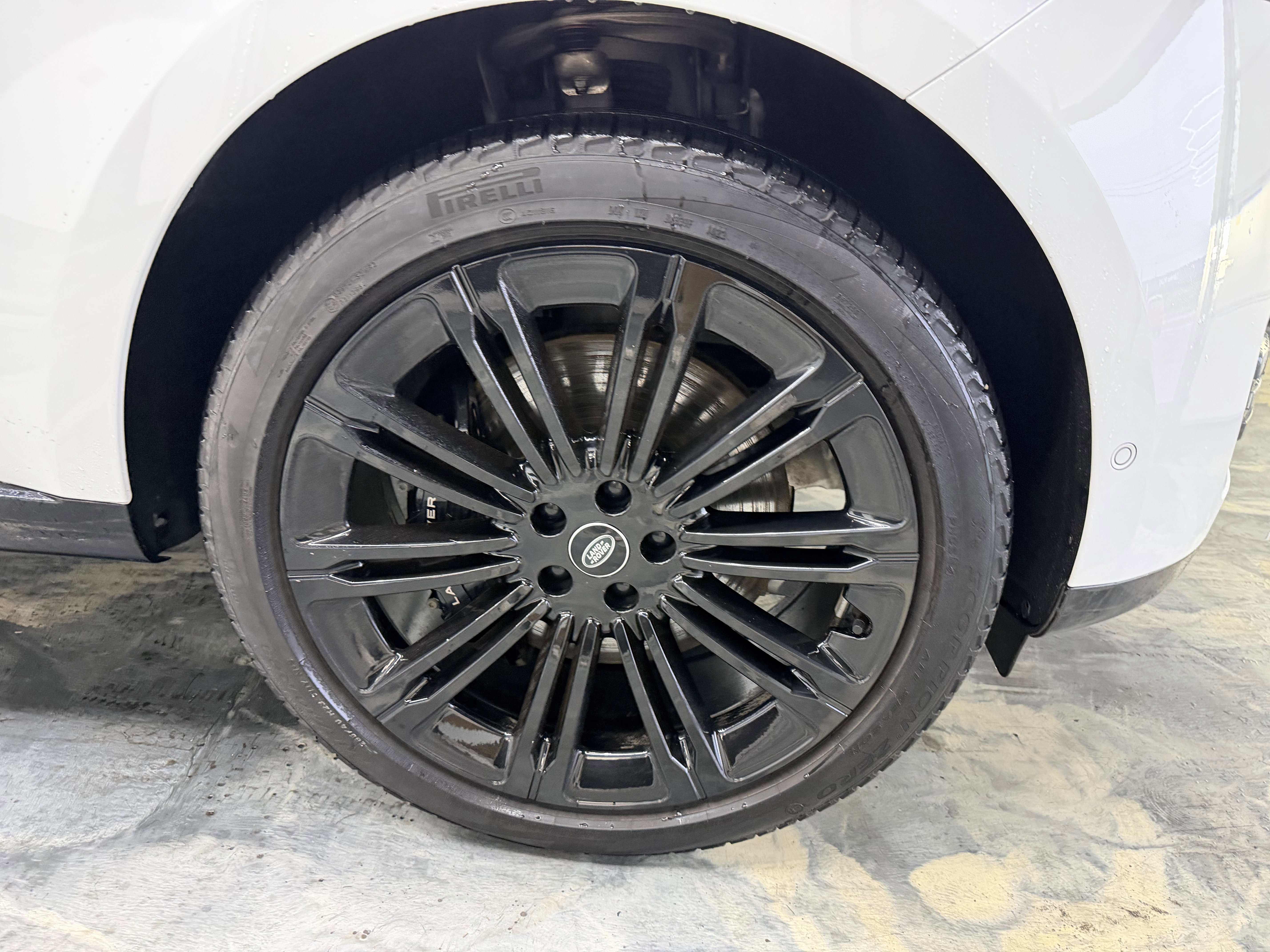 Used 2023 Land Rover Range Rover SE image 9