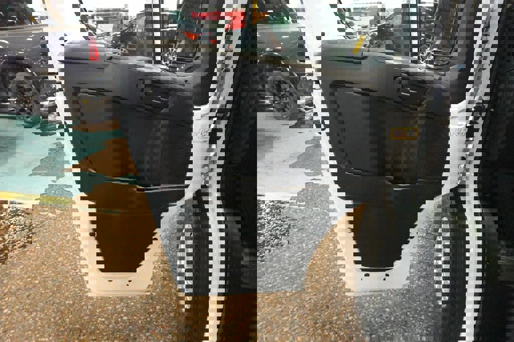 New 2024 RAM ProMaster 2500 w/ Quick Order Package 22G SLT image 7