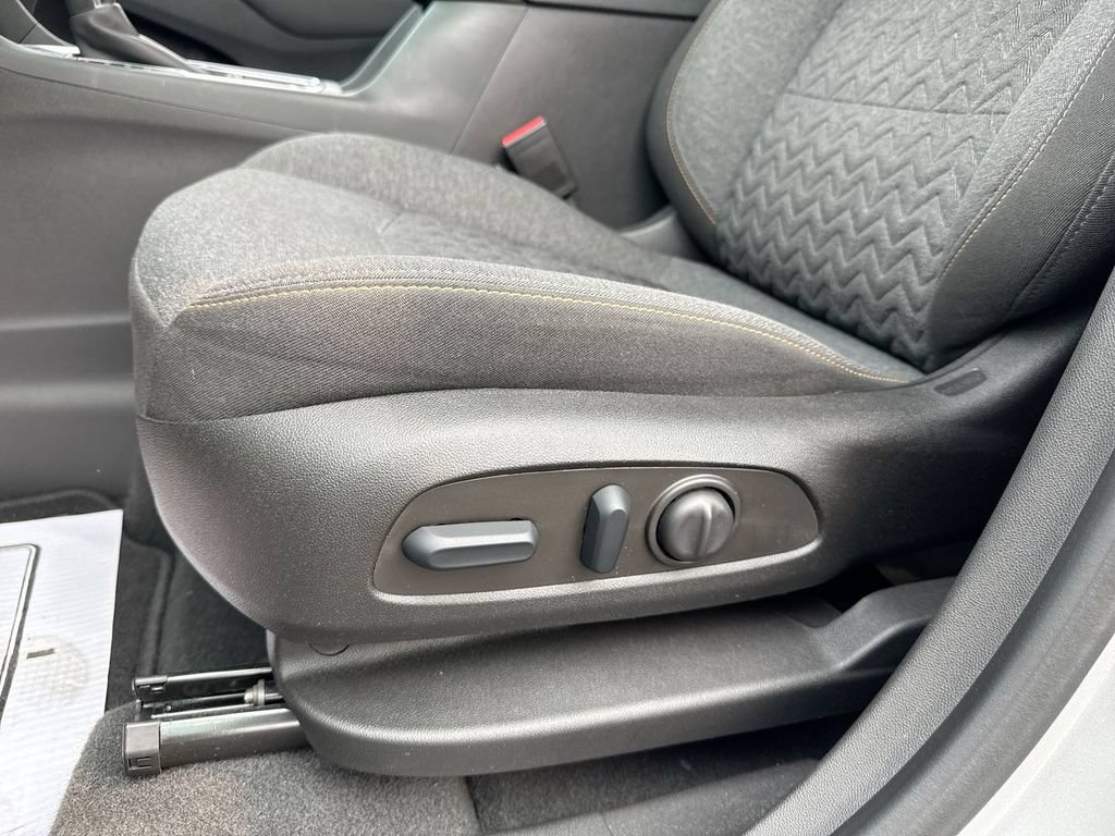 Used 2022 Chevrolet Equinox LT FWD image 12