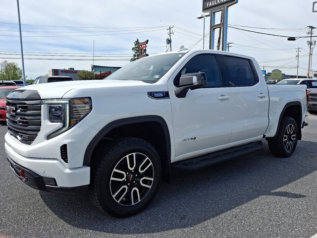 Used 2025 GMC Sierra 1500 AT4 w/ Technology Package AWD/4WD image 3