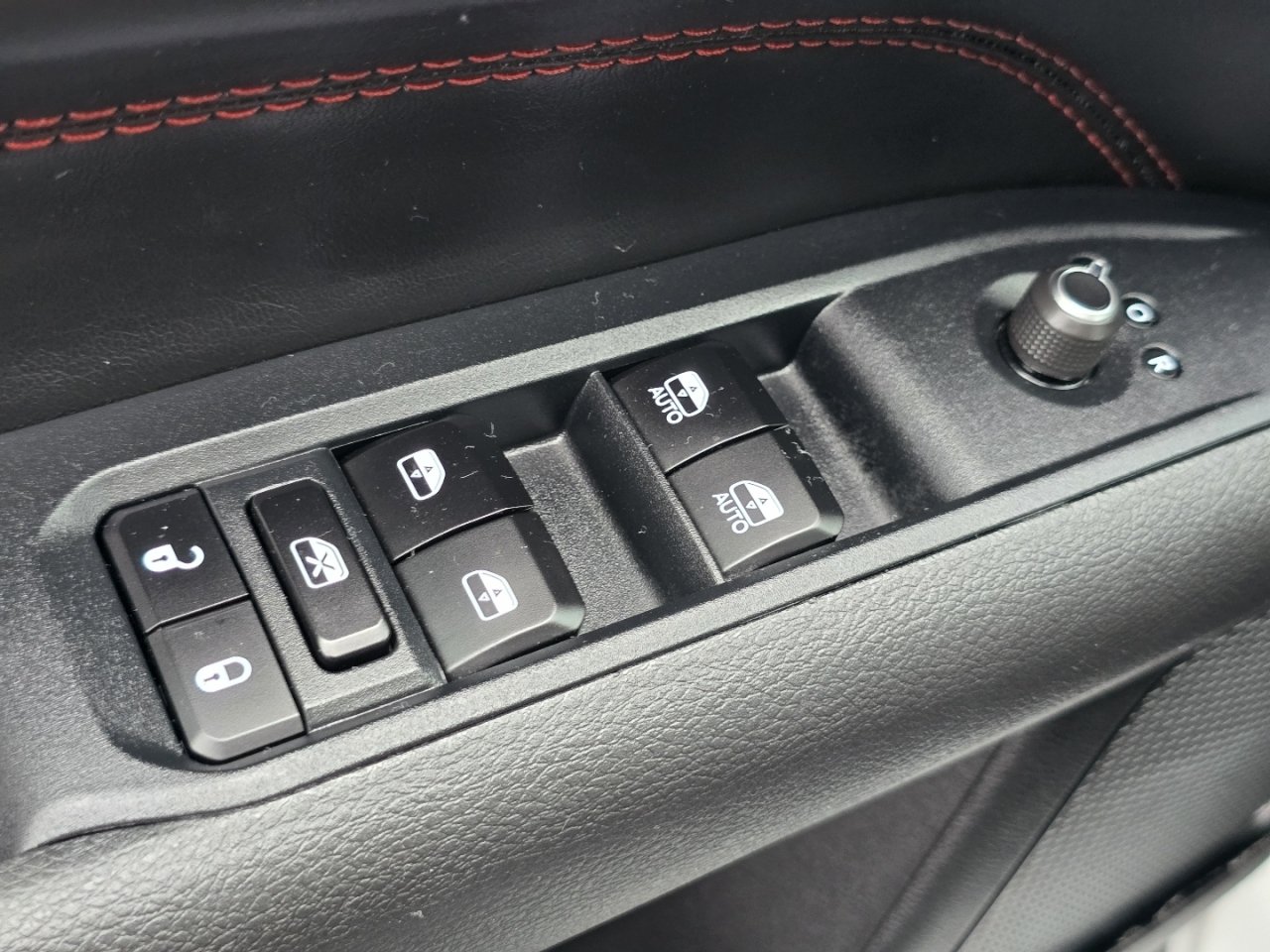 Used 2025 Jeep Compass Trailhawk AWD/4WD image 25