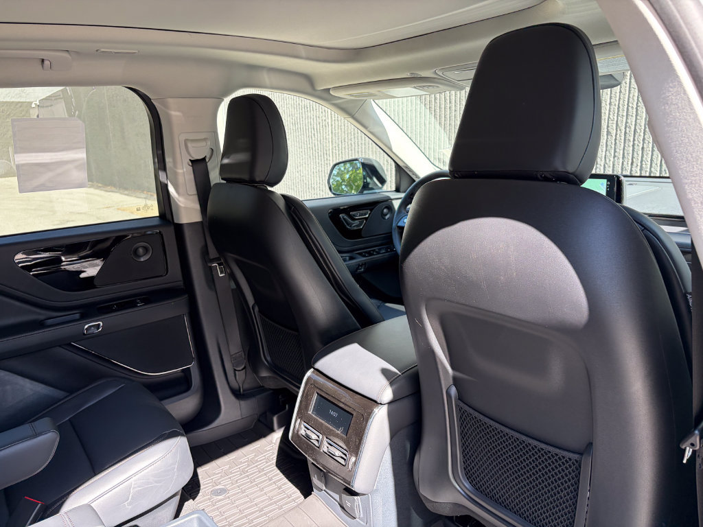 New 2027 Lincoln Aviator AWD image 25