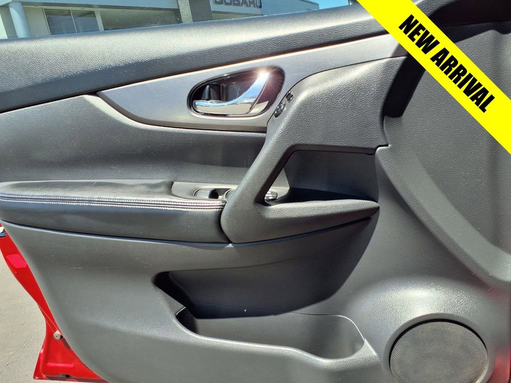 Used 2015 Nissan Rogue SV image 27