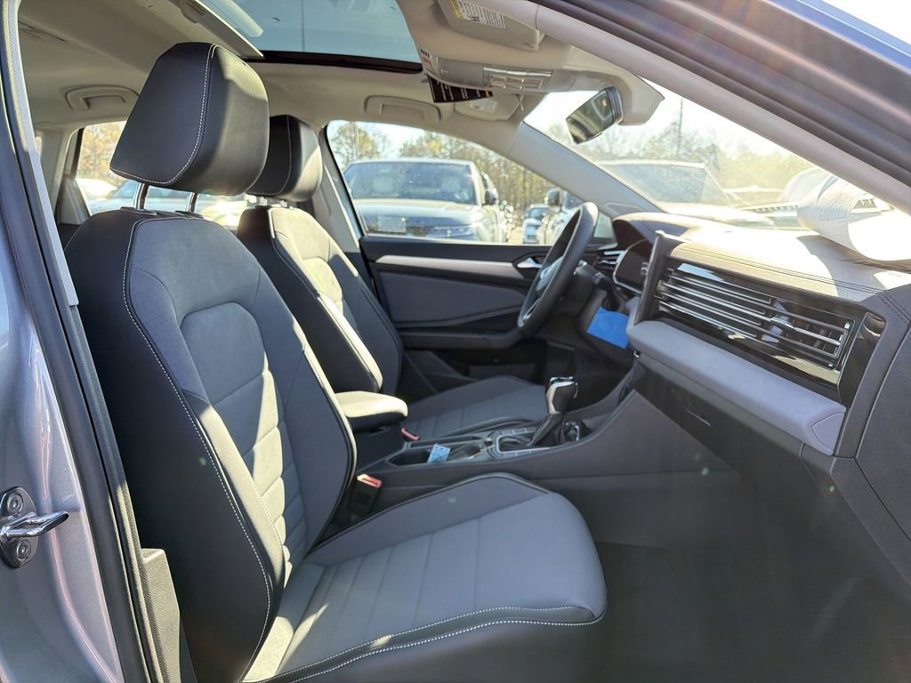 New 2026 Volkswagen Jetta SE image 18