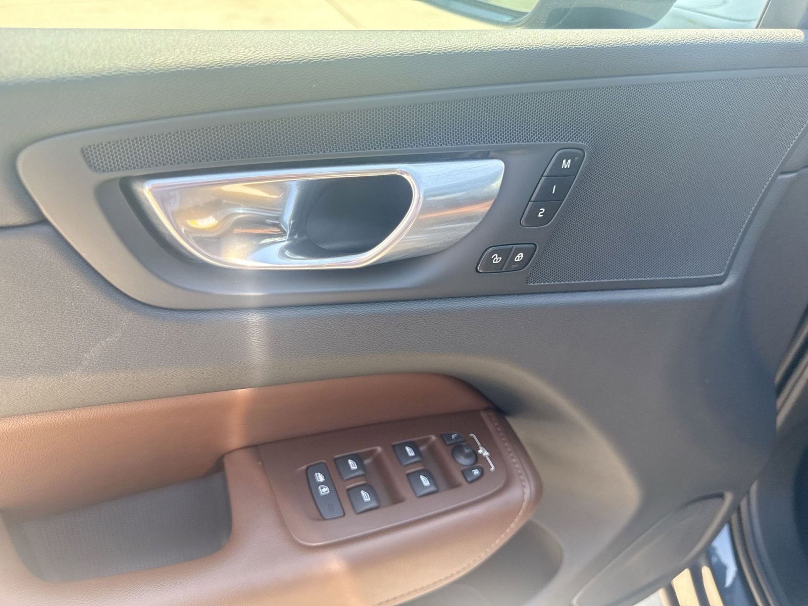 Used 2023 Volvo XC60 B5 Plus AWD/4WD image 15