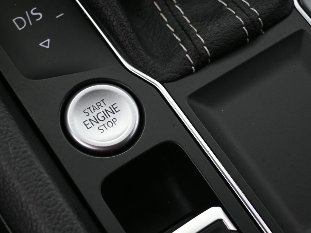 Used 2022 Volkswagen Atlas Cross Sport SE w/ Black Wheel Package image 30