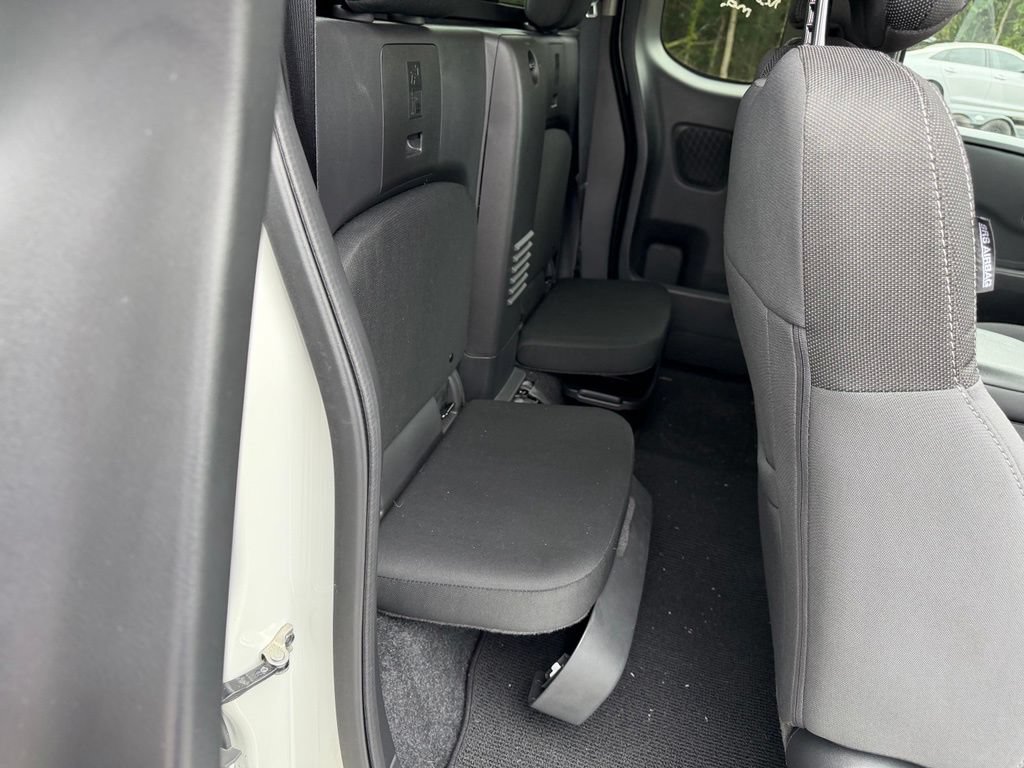 Used 2025 Nissan Frontier SV RWD image 12