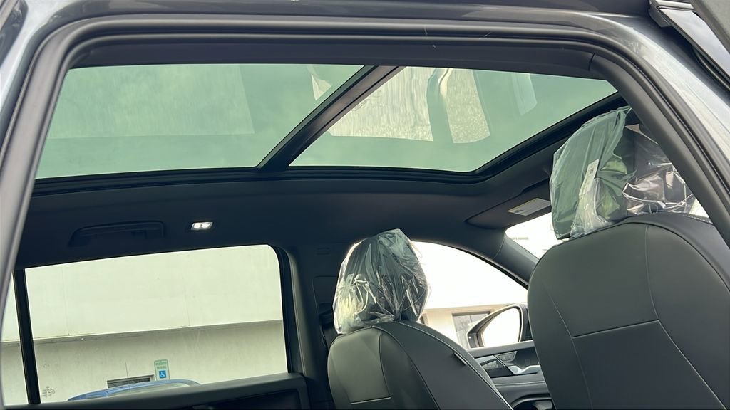 New 2026 Volkswagen Tiguan SE R-Line image 14