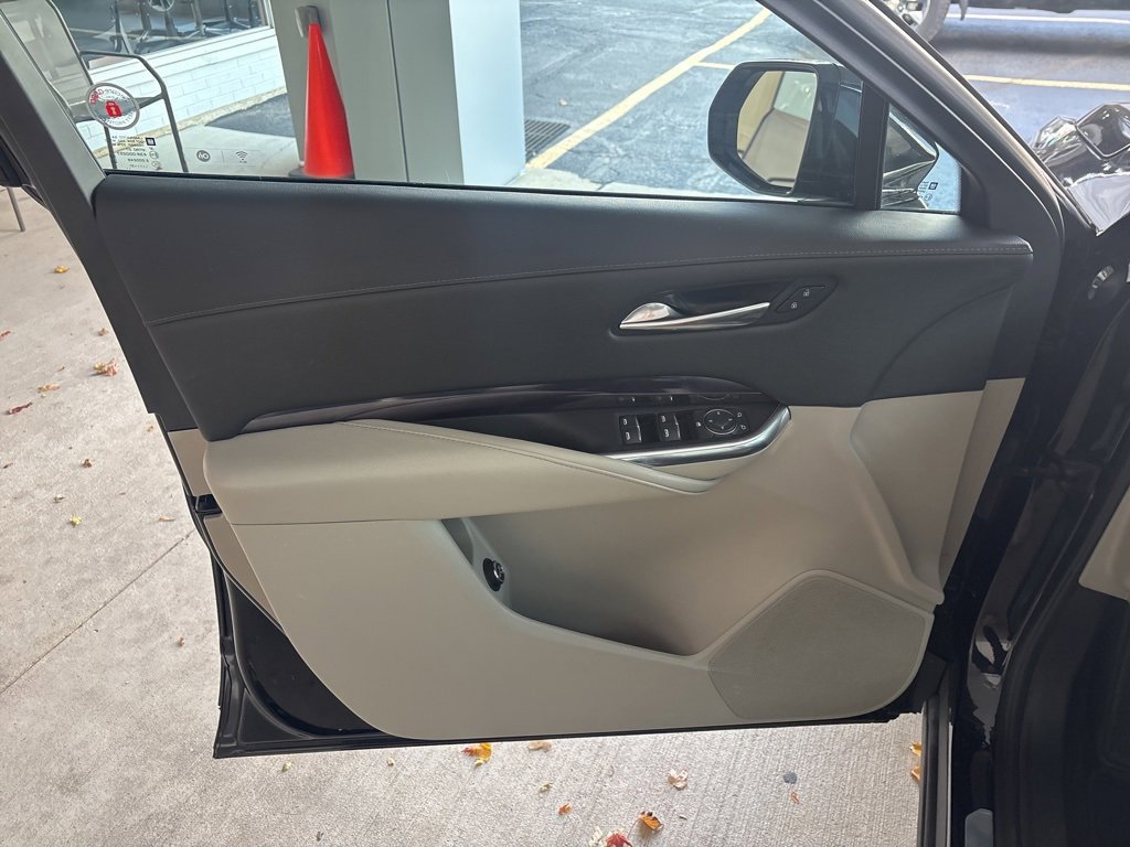 Used 2022 Cadillac XT4 Luxury image 6