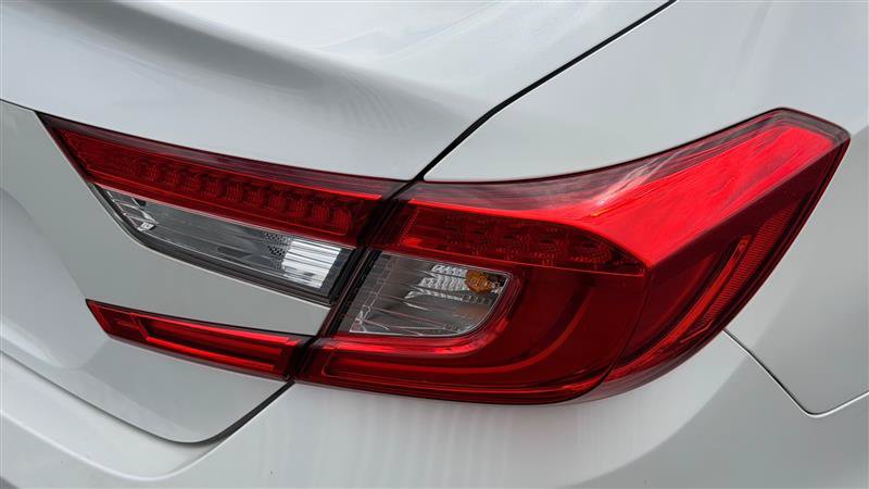 Used 2018 Honda Accord EX image 14