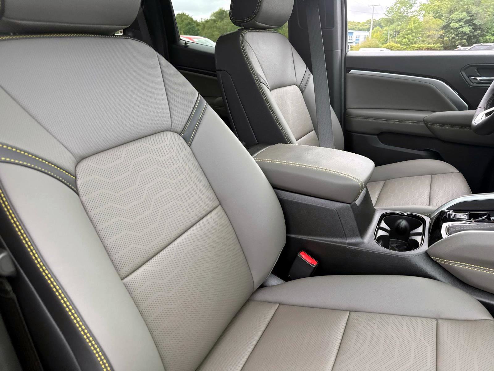 New 2026 Chevrolet Colorado ZR2 w/ Technology Package image 13