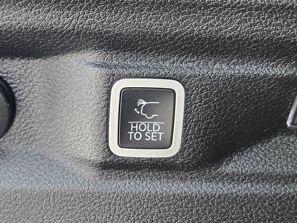 Used 2023 Jeep Grand Cherokee L Limited image 15