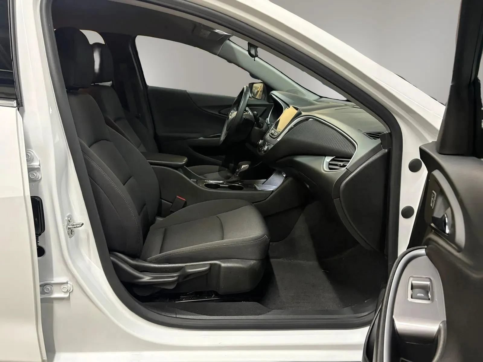 Used 2023 Chevrolet Malibu RS FWD image 18