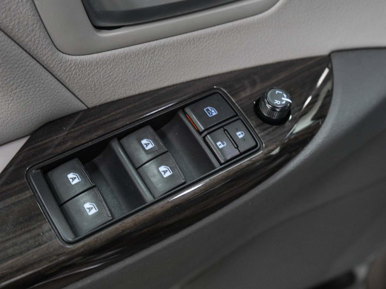 Used 2016 Toyota Sienna XLE FWD image 22