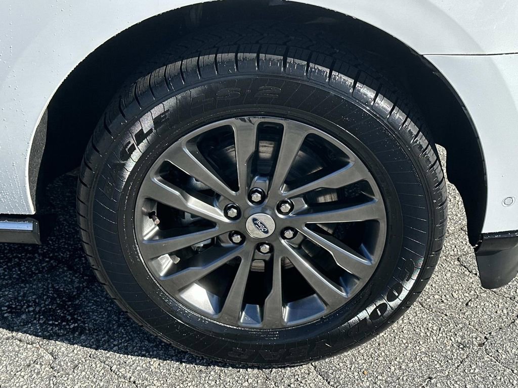 Used 2021 Ford Expedition Max Limited image 12