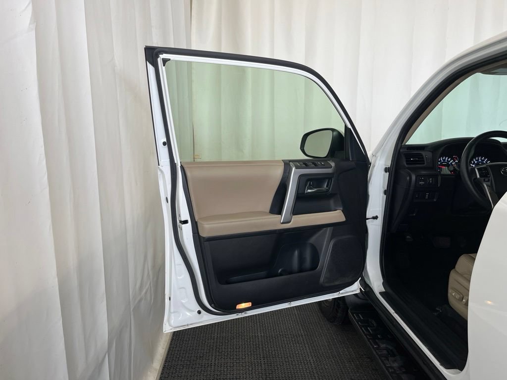 Used 2018 Toyota 4Runner SR5 Premium AWD/4WD image 19