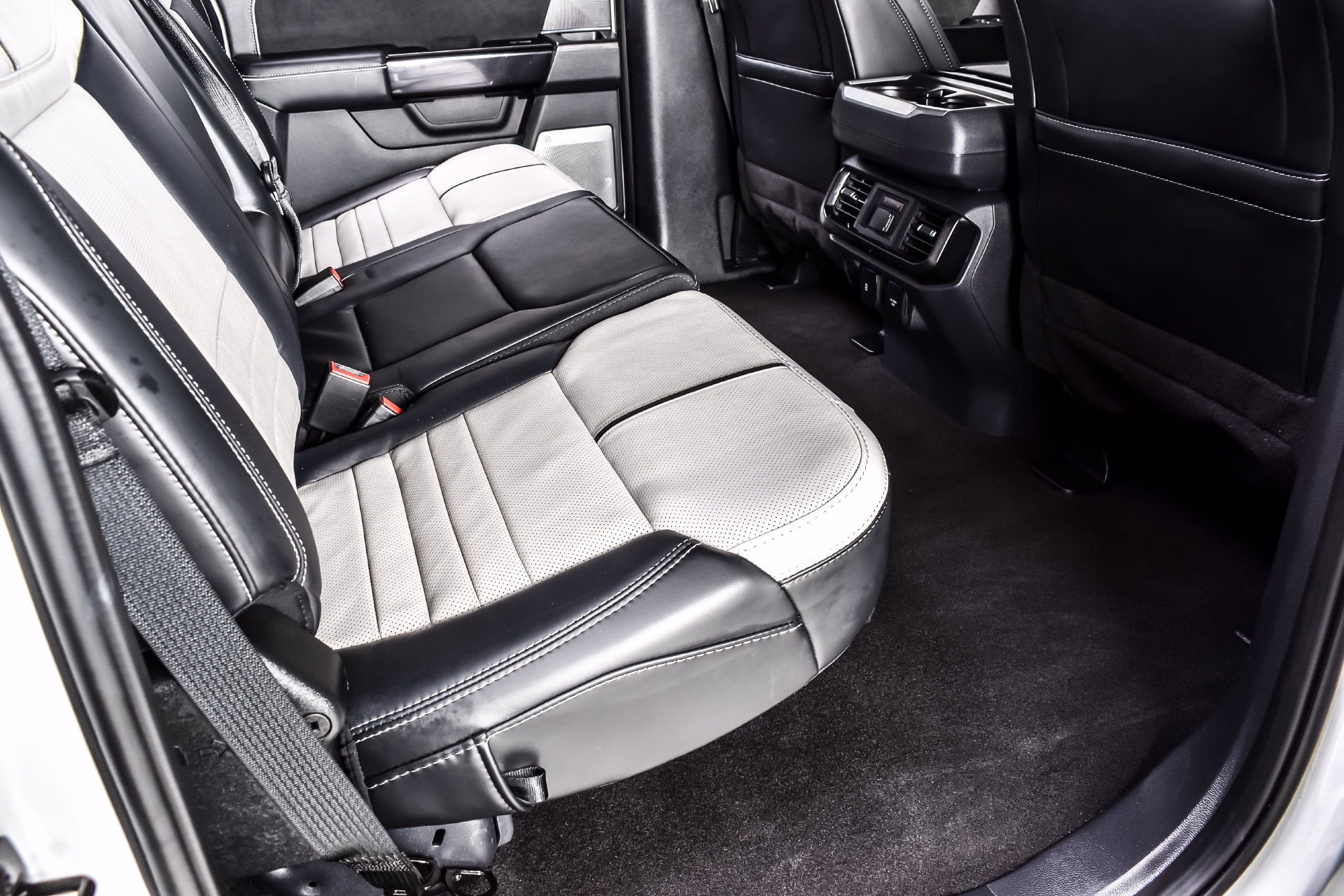 Used 2024 Ford F150 Lightning Platinum AWD/4WD image 19