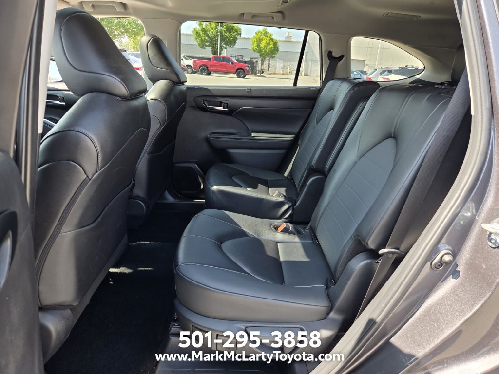 Used 2025 Toyota Highlander XLE AWD/4WD image 10