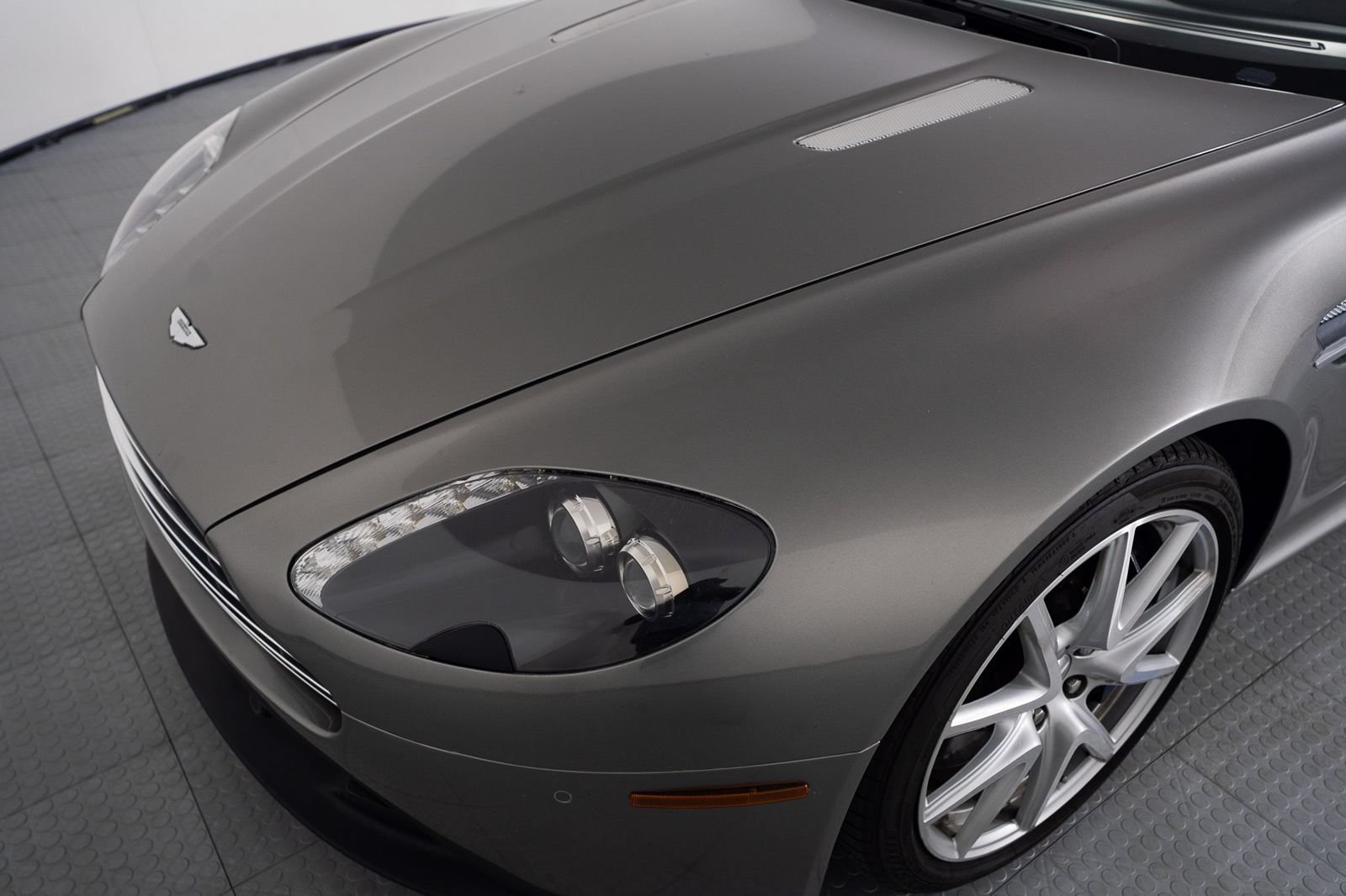 Used 2012 Aston Martin V8 Vantage Roadster RWD image 12