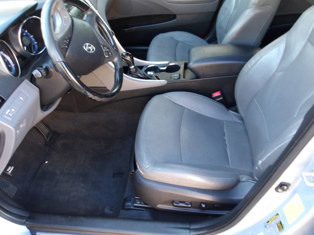 Used 2011 Hyundai Sonata Limited w/ Navigation Pkg 5 image 6