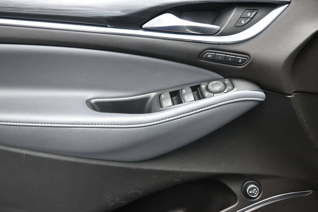 Used 2022 Buick Enclave Premium FWD image 18