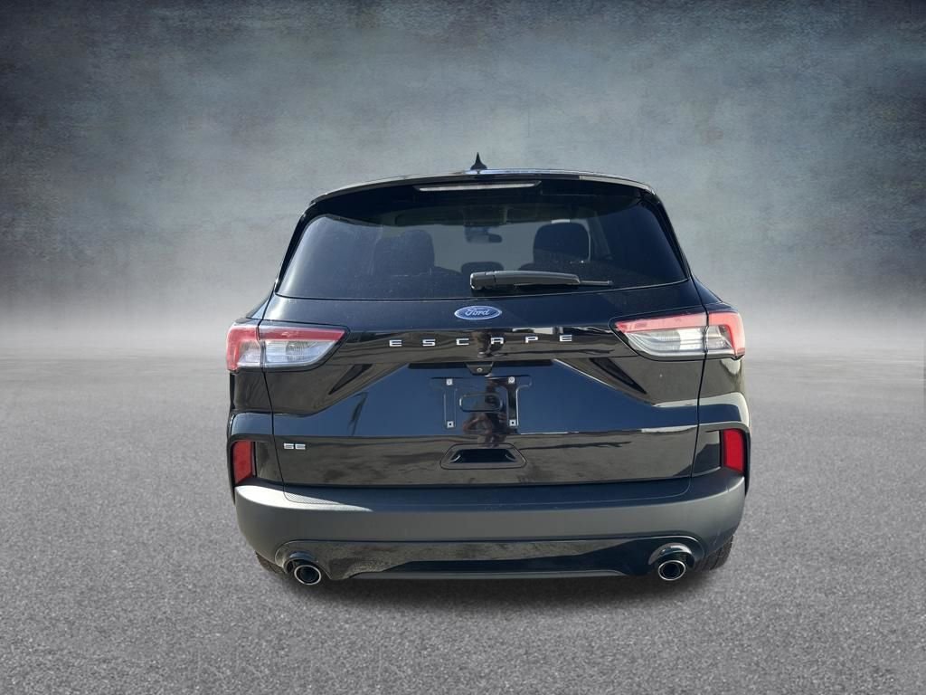 Used 2021 Ford Escape SE w/ SE Sport Appearance Package image 5