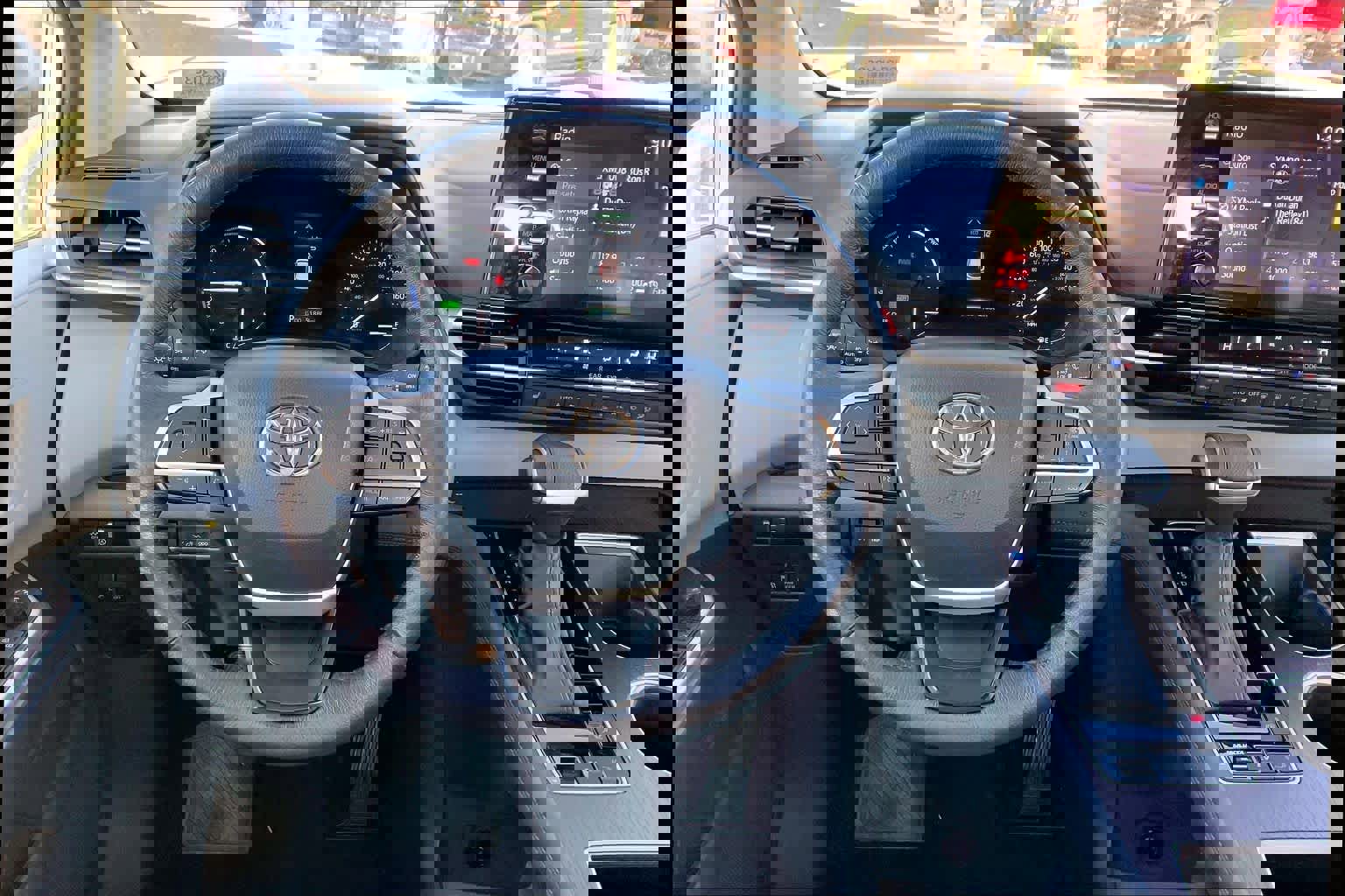 Used 2024 Toyota Sienna XLE image 6