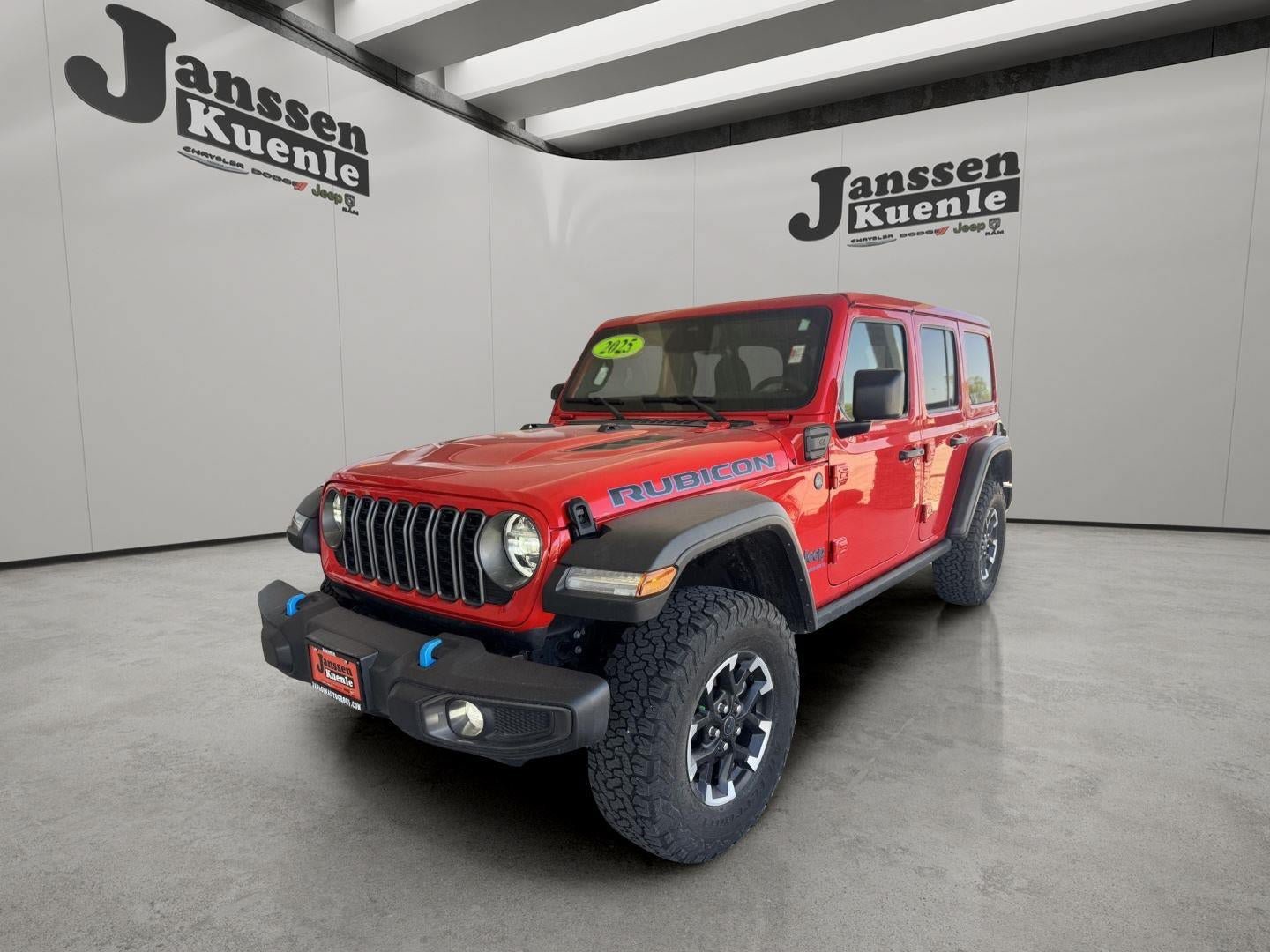 Used 2025 Jeep Wrangler Unlimited Rubicon 4xe w/ Convenience Group AWD/4WD image 5