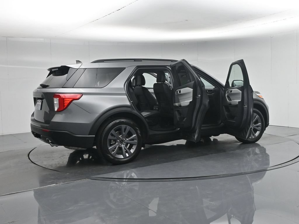 Used 2023 Ford Explorer XLT w/ Equipment Group 202A RWD image 6