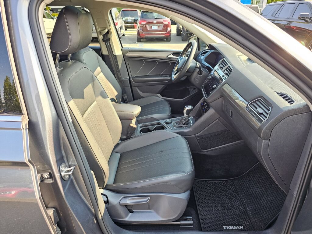 Used 2022 Volkswagen Tiguan SE AWD/4WD image 28