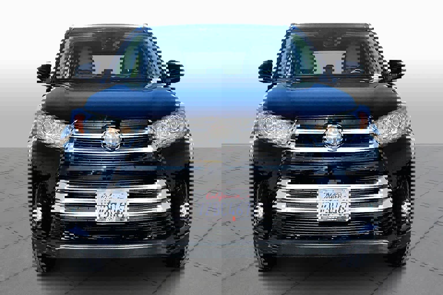 Used 2017 Toyota Highlander XLE image 3