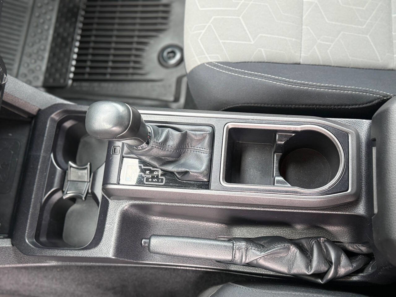 Used 2022 Toyota Tacoma TRD Off-Road image 25