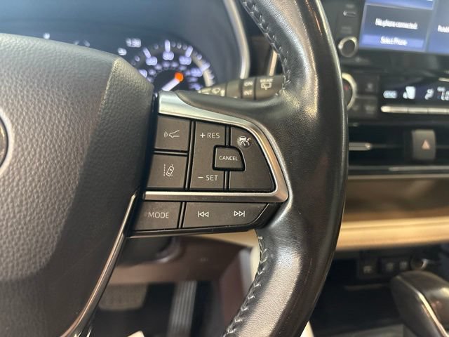 Used 2020 Toyota Highlander XLE FWD image 33