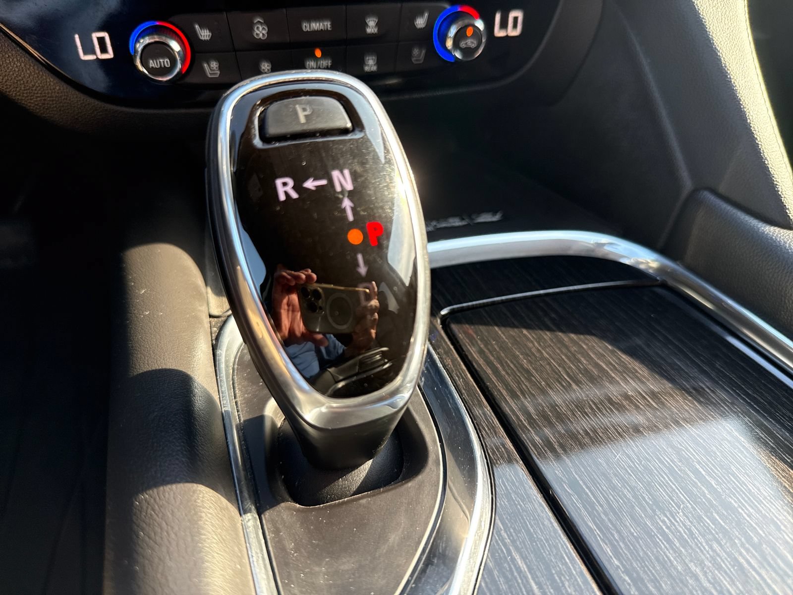 Used 2020 Buick Enclave Avenir w/ Avenir Technology Package AWD/4WD image 15