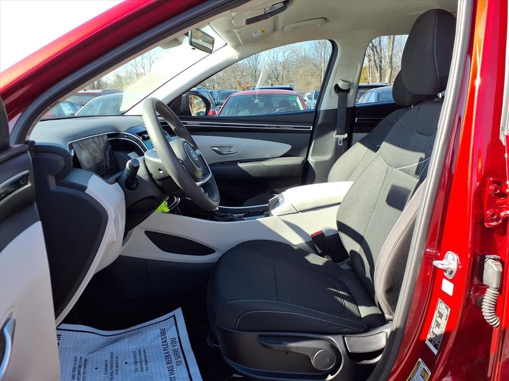 Used 2024 Hyundai Tucson SE image 19