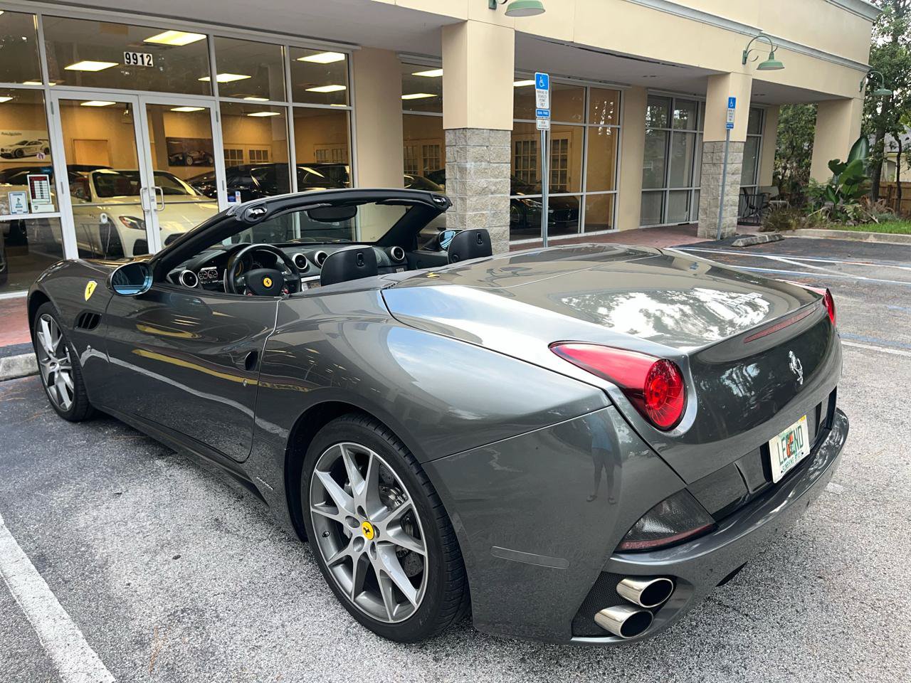 Used 2011 Ferrari California RWD image 8