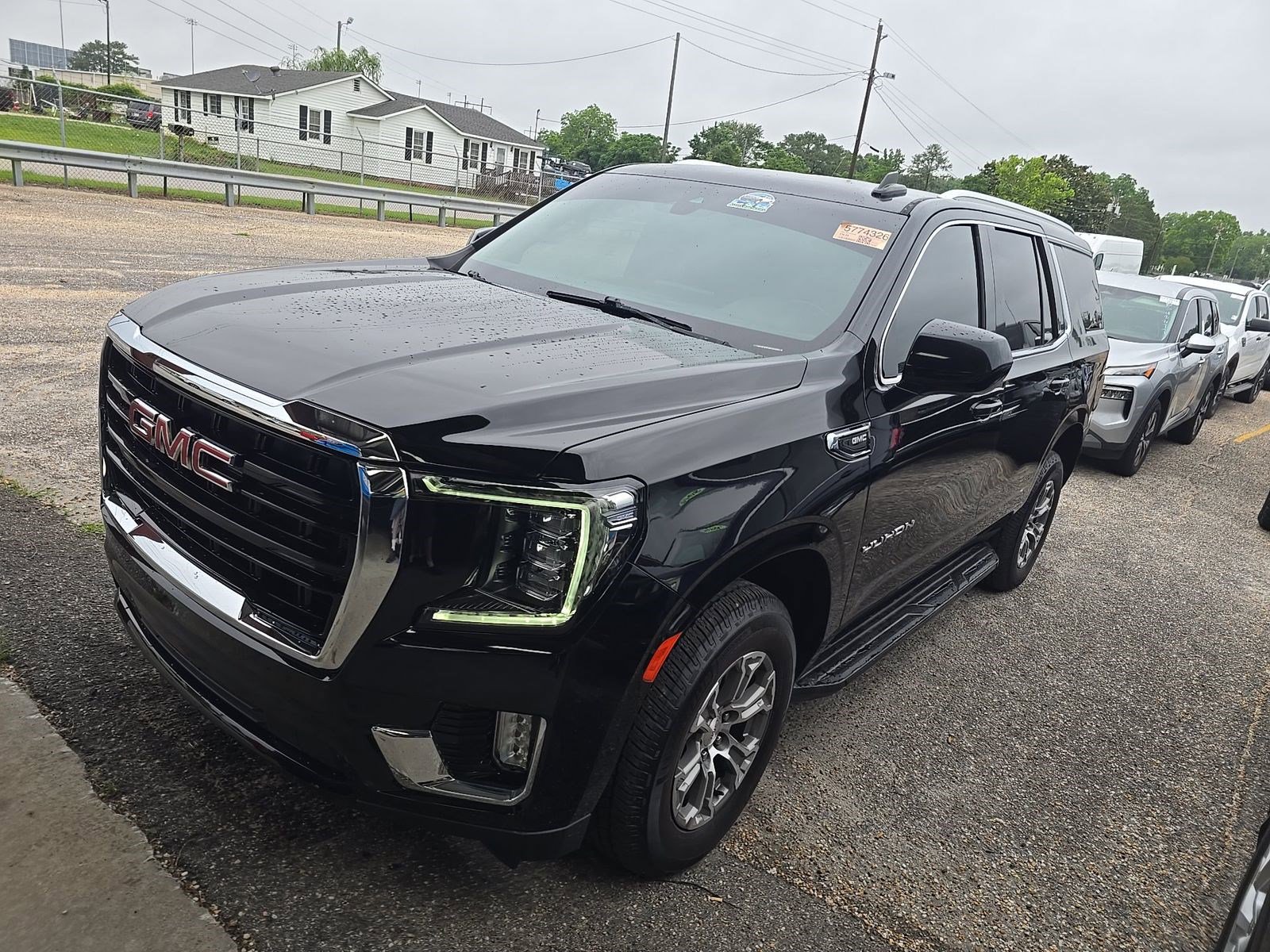 Used 2021 GMC Yukon SLE AWD/4WD image 2